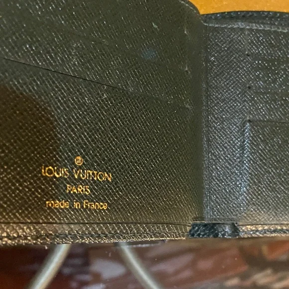 Louis Vuitton Textured Black Wallet - Picture 5 of 10